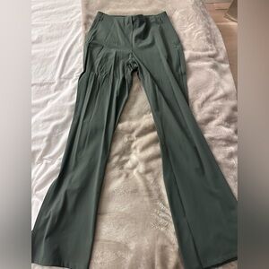 Lululemon Smooth Fit Pull-On High-Rise Pant
Regular With Slit.